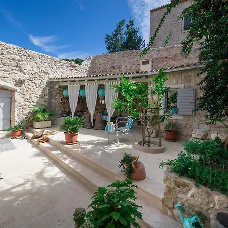 Artemis Villa