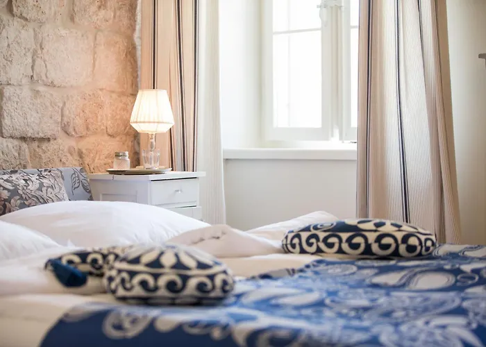 Artemis Villa Vis